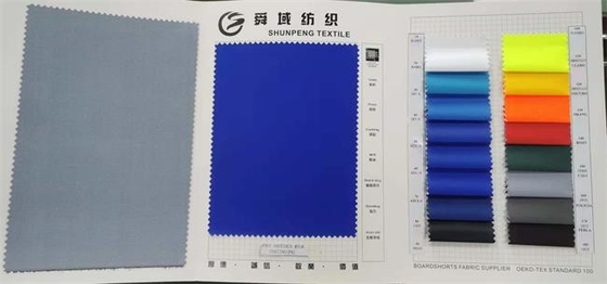 125gsm 150cmの人の衣類の生地75Dx160DポリエステルTaslan PUの乳白色のコーティング