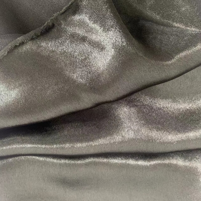 模倣された絹の生地 150Dx150D 130GSM の光沢があるラミネーションを換気して下さい
